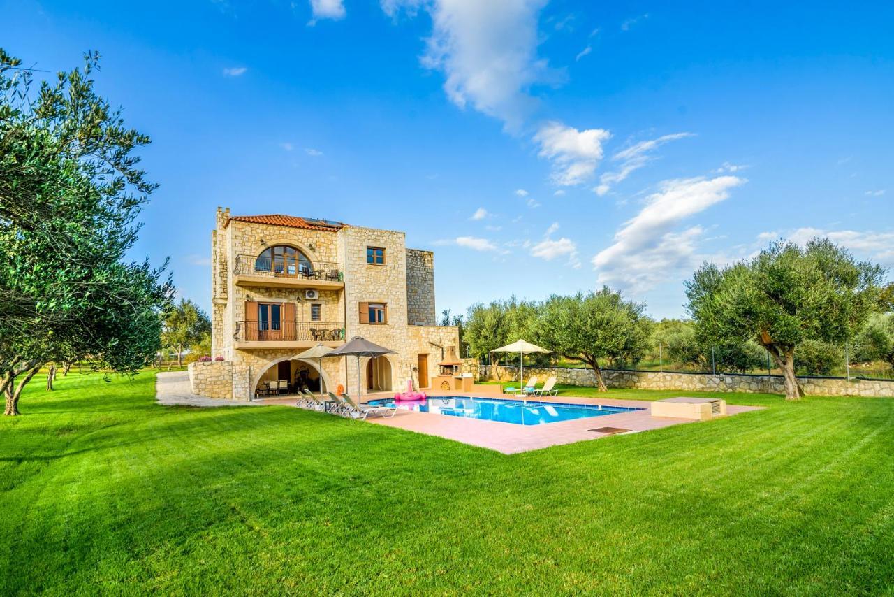 Ostria Villa
